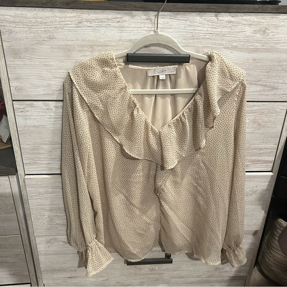 LOFT Dotted Ruffle V-Neck Blouse Alomondine Size petite large, Cream Polkadot - Picture 2 of 5